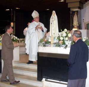 Russian Archbishop Tadeusz Kondruchewicz crowns the Miraculous Statue in Fatima, Portugal. 